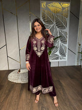 VELVET EMBROIDERY PHERAN SET